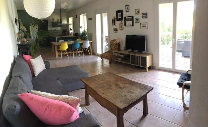 Villa Moderne Dans Un Cadre Verdoyant Et Reposant. - Sommières