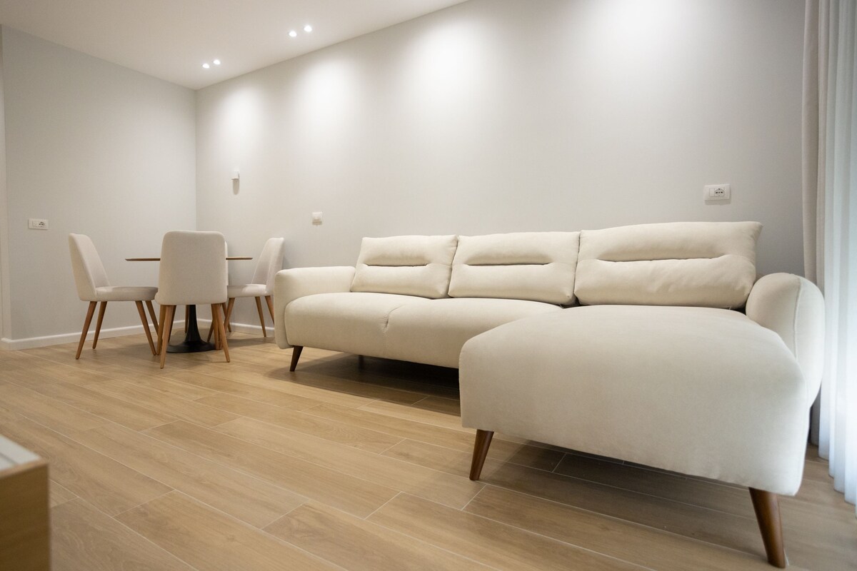 Listing 1162482942253399704