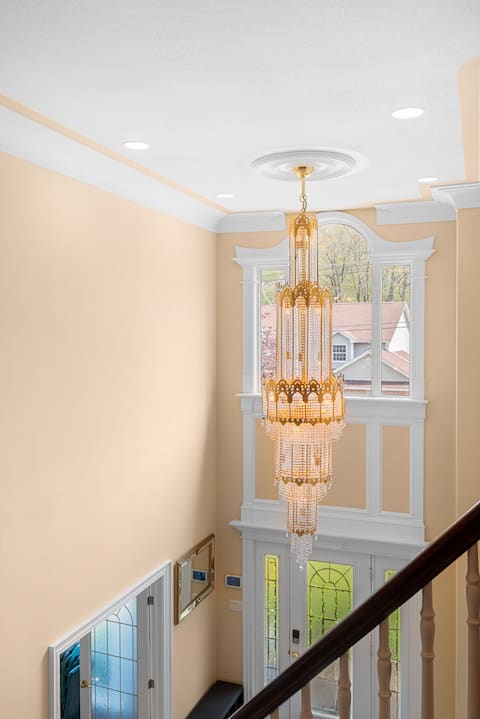 Charming lakefront house in Bedford