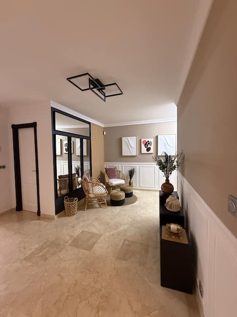Popular Airbnb listing: Luxurious Gateway w/ Ocean View in San Roque Club in San Roque