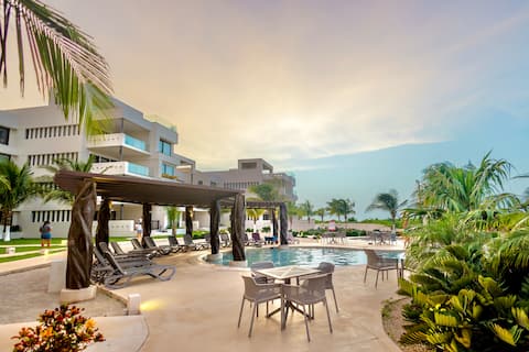 3BR with resort-style amenities & stunning views!