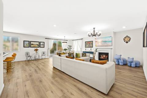 Large space/New/3 TVs/King Bed/Kids/Airport/clean