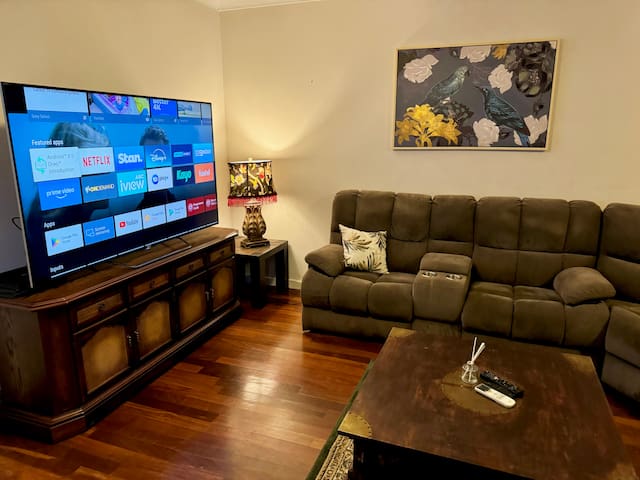 4 bedroom comfort close to CBD gallery image 2