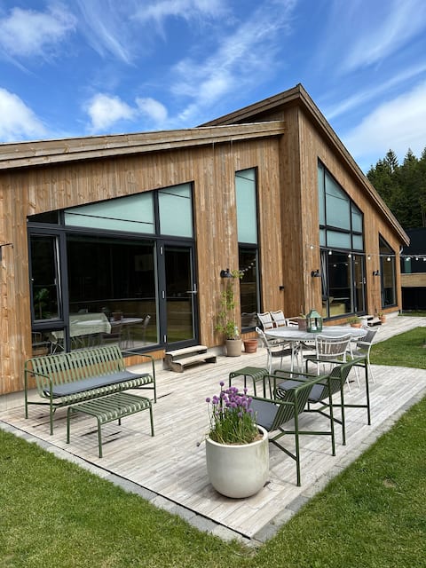 Practical house with everything on one floor, garden and parking