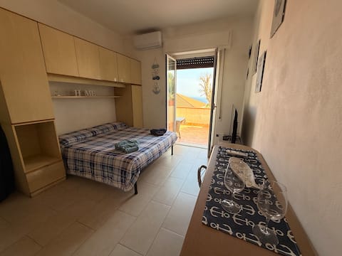 Top Airbnb: Beachfront retreat with terrace and parking space a Cervo