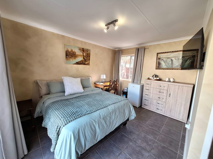 Sea Breeze - 1 Bed Studio Flat - Port Alfred
