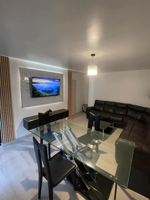 2-bedroom apartment near Creil train station, 25 minutes from Paris