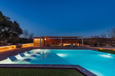 Lujosa Villa con Vistas y Piscina infinita