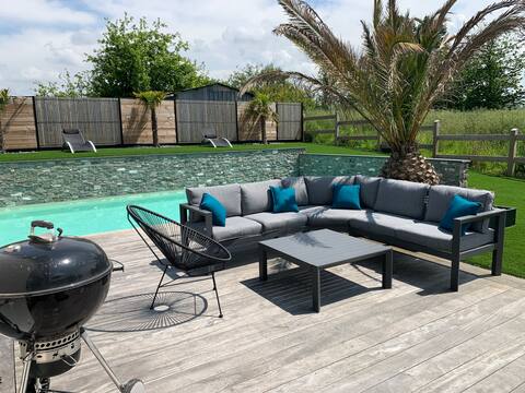 Contemporary house heated pool and spa