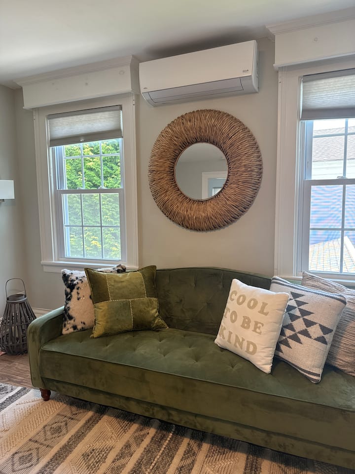 Mystic Bungalow - 6min Walk Downtown! - Stonington, CT
