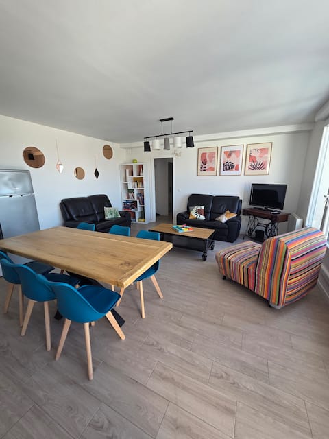 Beautiful new bright 3rd floor near Paris/Orly, parking