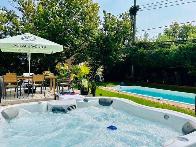 Luxury Retreat w/ Outdoor Pool & Dream Kitchen gallery image 4