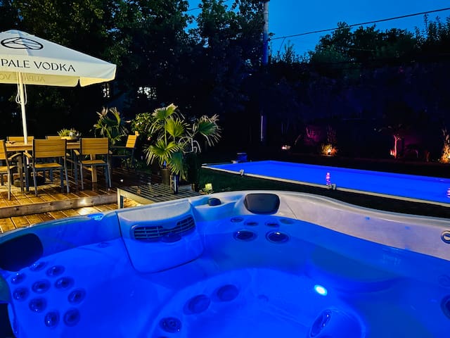 Luxury Retreat w/ Outdoor Pool & Dream Kitchen