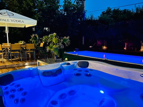 Luxury Retreat w/ Outdoor Pool & Dream Kitchen