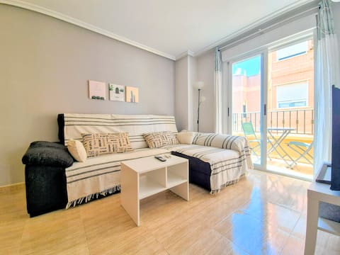 Anuncio de Airbnb popular: Beautiful and quiet 450 m from the beach en Santa Pola