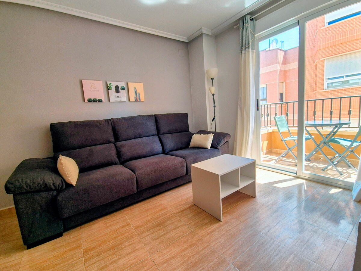 Popular Airbnb listing: Beautiful and quiet 450 m from the beach in Santa Pola