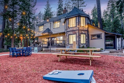 7BR Summer Oasis: Bikes, SUPs & Walk to Lake!