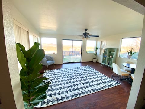 Additional Living Room, Just Minutes From Highway