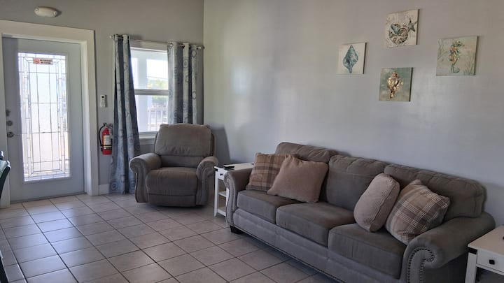 New Deluxe Duplex Unit, 1 Queen Bed, Unit E-2 - Big Pine Key, FL