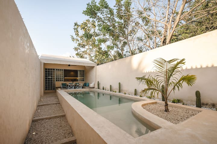 Entire home with 2 bedrooms in Valladolid - Maison de charme piscine privée !