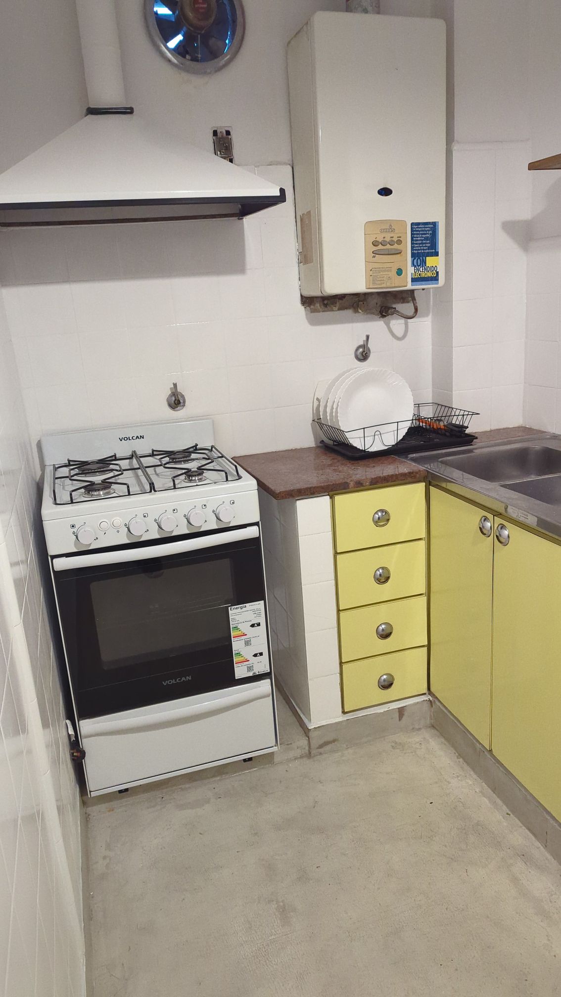 Habitación en departamento en Palermo con balcón y escritorio