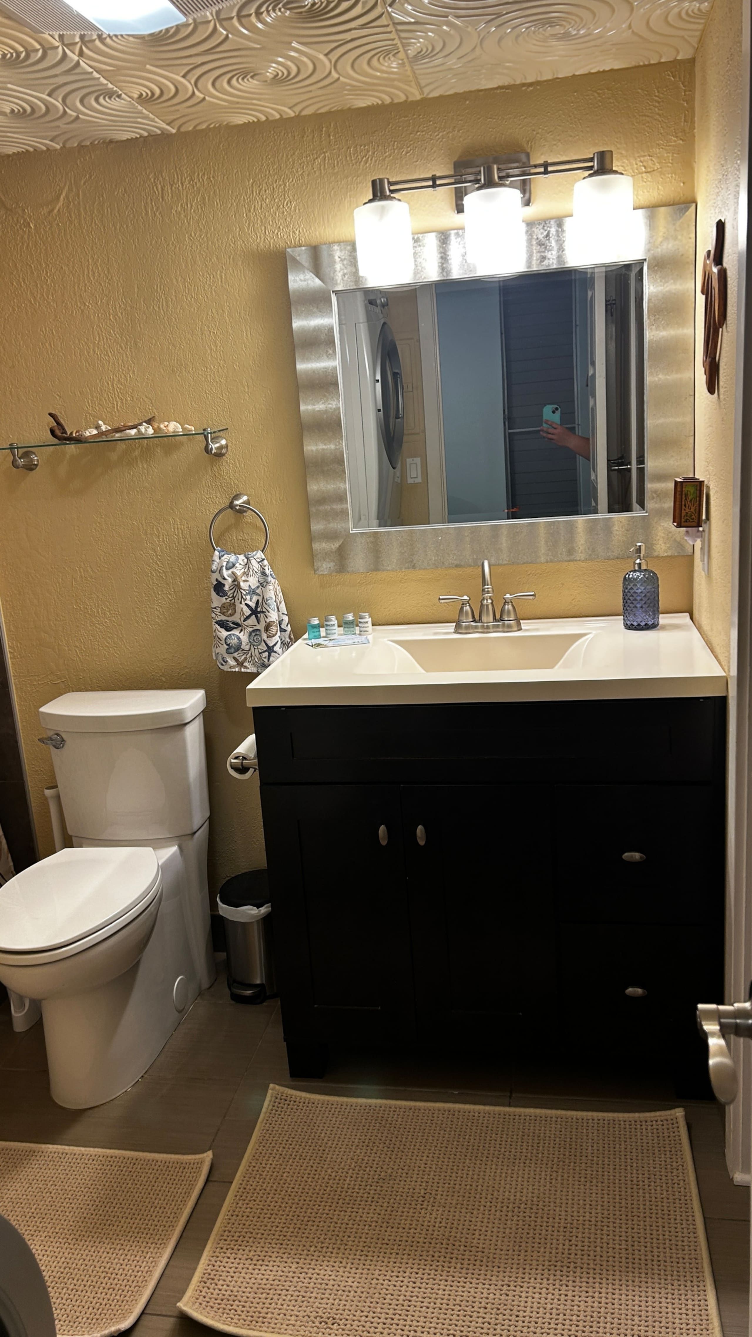 Condo in Kailua-Kona · ★4.84 · 1 bedroom · 2 beds · 1 private bath - Image 17