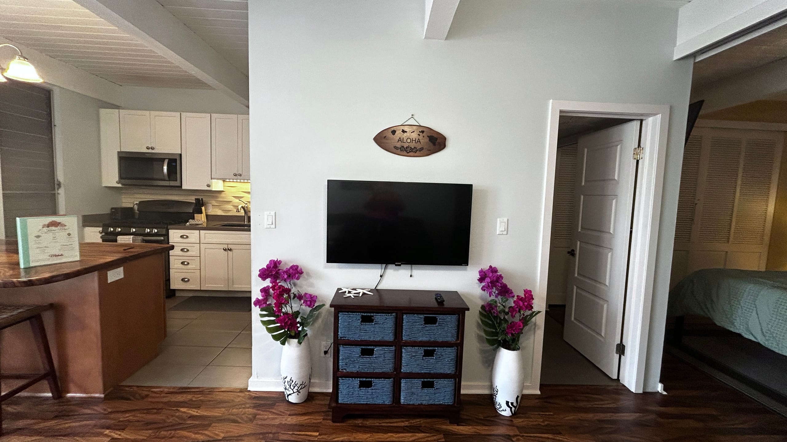 Condo in Kailua-Kona · ★4.84 · 1 bedroom · 2 beds · 1 private bath - Image 3