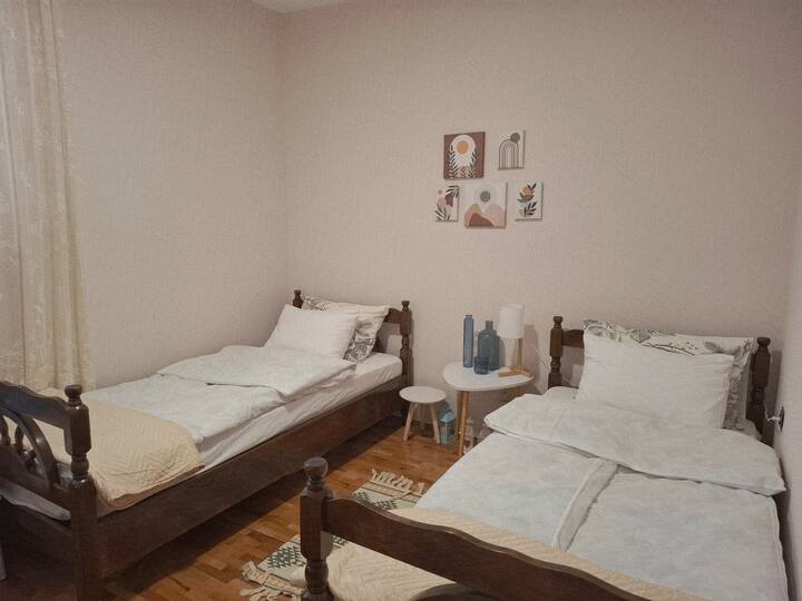 Dhomë gjumi 2