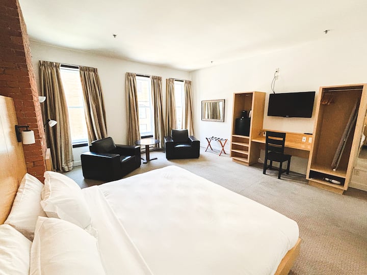 Spacious King Room At The Franklin Hotel Downtown - カナダ セント・ジョンズ