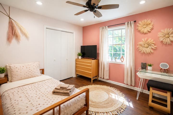 Rose Quartz : Nature & Tennis | 15 Min To Downtown - Dallas, TX
