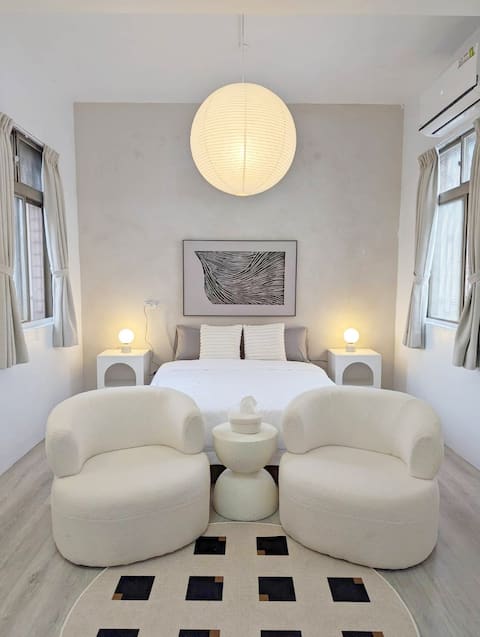 Light Rainy Home | Totally | Far from All | 10-15 Minutes from Interchange | Designer Husband and Wi