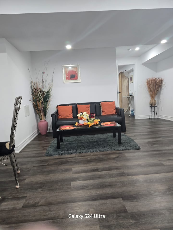 Cozy Private Room, Private Bathroom, Tv & Parking - Brampton