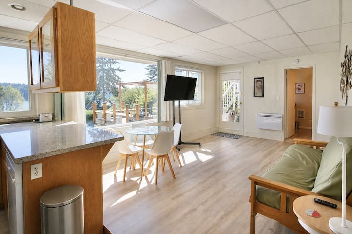 Guest Suite With Lake View, Private Entry - Seattle, WA