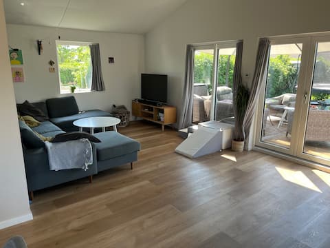 Large and kid friendly house (for up to two families)