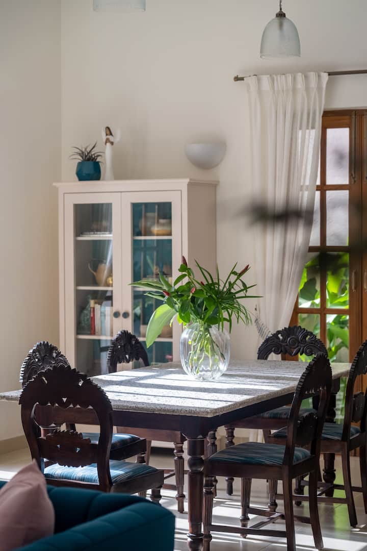 Dining area image 1