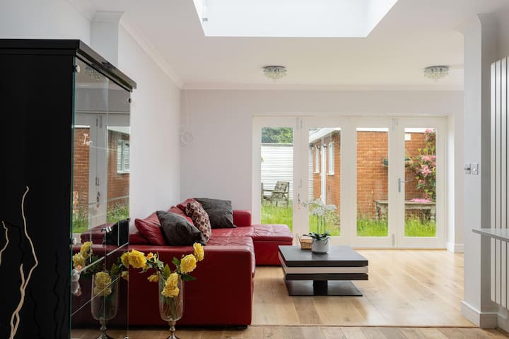 Kingston Luxury 5 bed villa