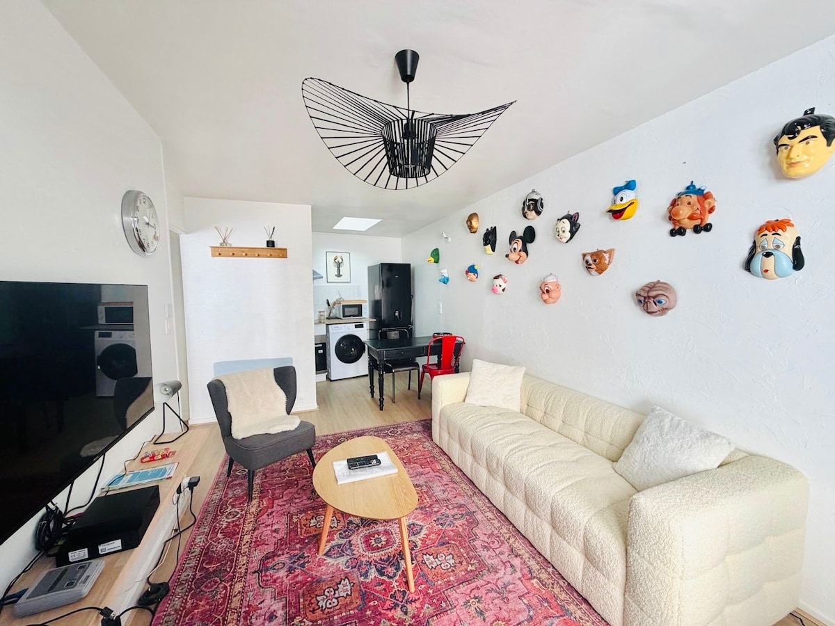 Propriété Airbnb réussie: THE MASK, Private garage, Terrace, Right in the heart of the city à Niort