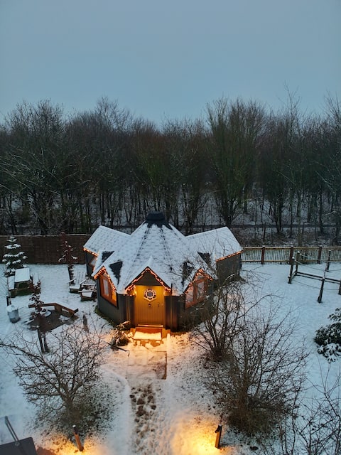 Luxury Woodland Hideaway with Private Hot Tub