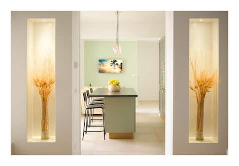 Annuncio Airbnb popolare: Small villa • 50 m from the sea • 2 Bathrooms • Private Patio a Racale