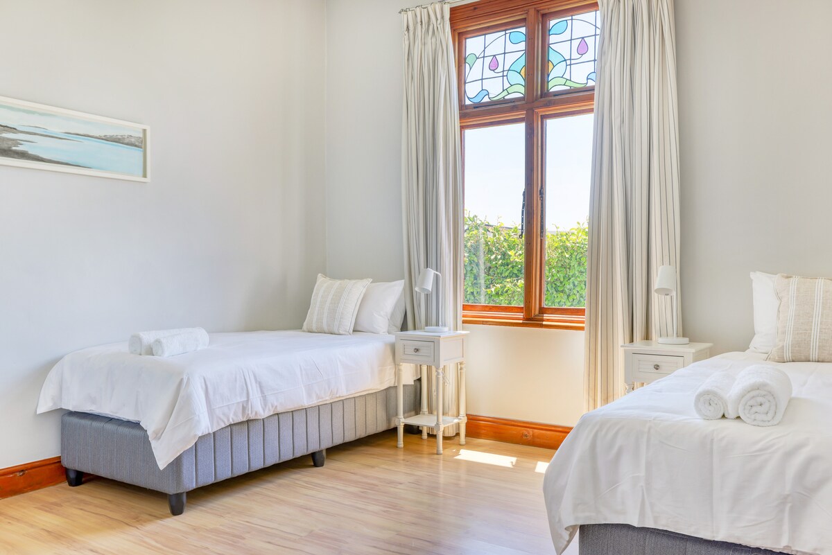 საძინებელი 3 ორი ერთადგილიანი საწოლით