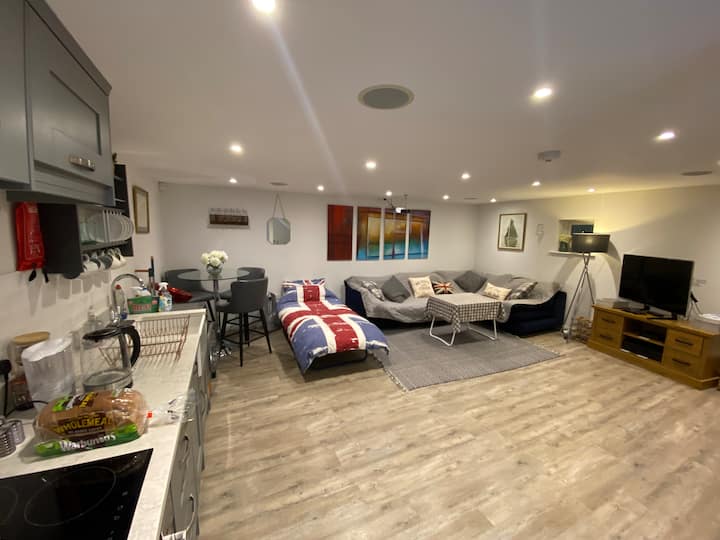 The Corner House Guest House - Stunning Location! - Farnham