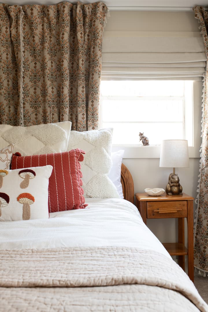 Snuggled into the corner of the lower level, the sunrise room has a little more elbow room than the Evergreen room upstairs. 