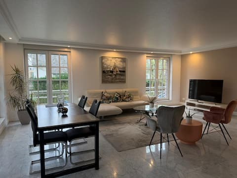 Popular Airbnb listing: Large + bright apartment by the stadium in Junkersdorf