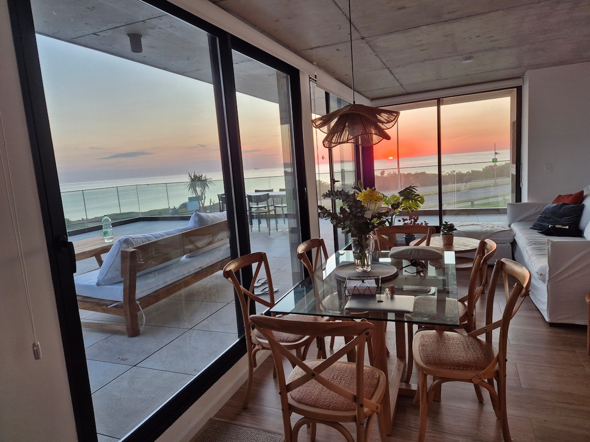 Popular Airbnb listing: Apartment with a large terrace facing the beach in Pinares Las Delicias