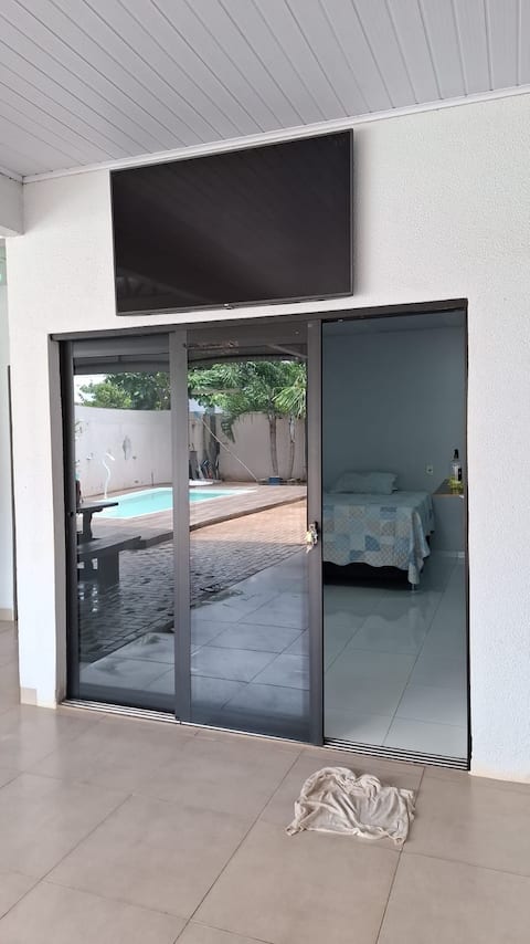 +Privacy+Hydro+Pool +House+Private patio