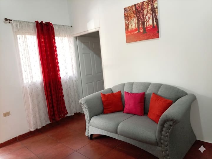 The Family Estate | Sleeps 2, Spacious, Parking - Choluteca