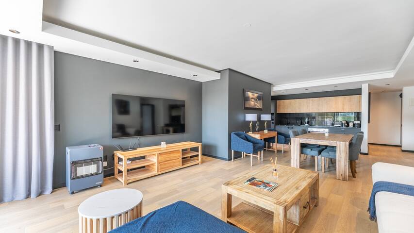 Sadashe 2Bed Luxe Urban Retreat gallery image 2