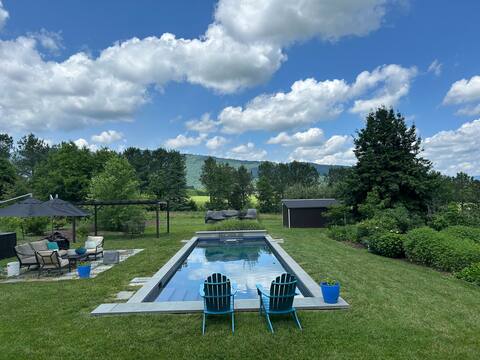 Mt Views, Pool, & HotTub: Sunset Farm