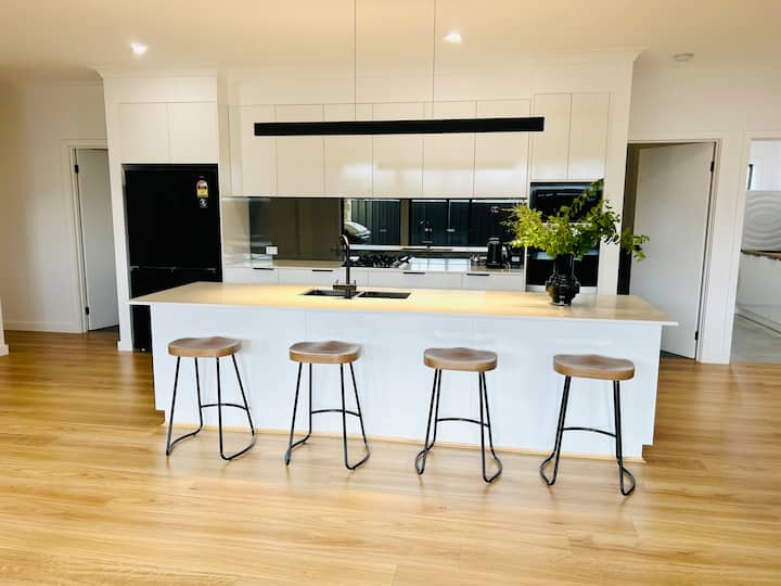 Two William - Modern Living - Tanunda