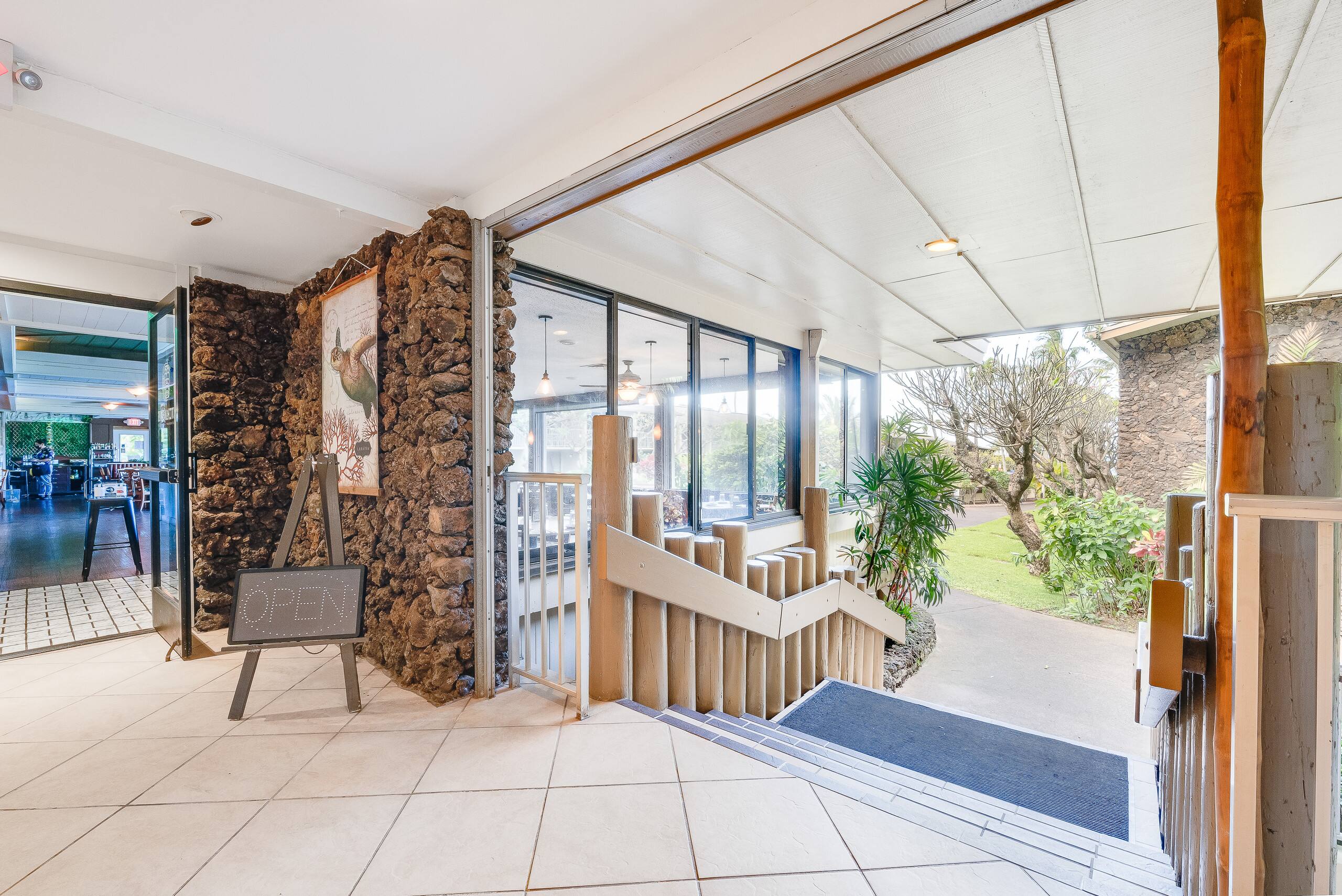 Condo in Lahaina · ★4.74 · 1 bedroom · 2 beds · 1 bath - Image 37